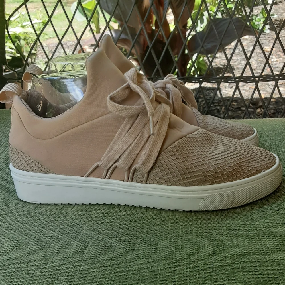 Steve Madden Blush Pink Lancer Soft Neoprene Fabric Sneakers Size 6.5.